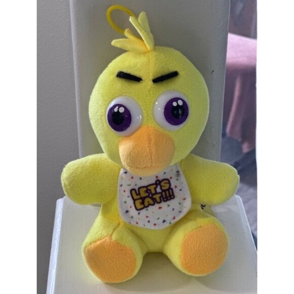 Five Nights At Freddys Chica Chicken Lets Eat Bib 7 in Plush Good Stuff 2017 FNA - Picture 1 of 10